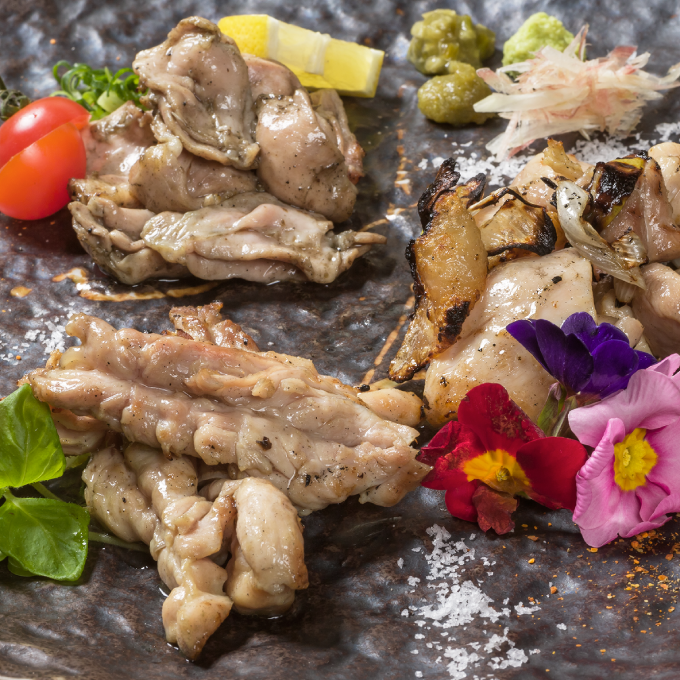 炭焼きBAR 心 ~COCORO~ 梅田本店の炭焼き鳥と鮮魚と塊厚切りタン炭火焼き付♪全7品3500円