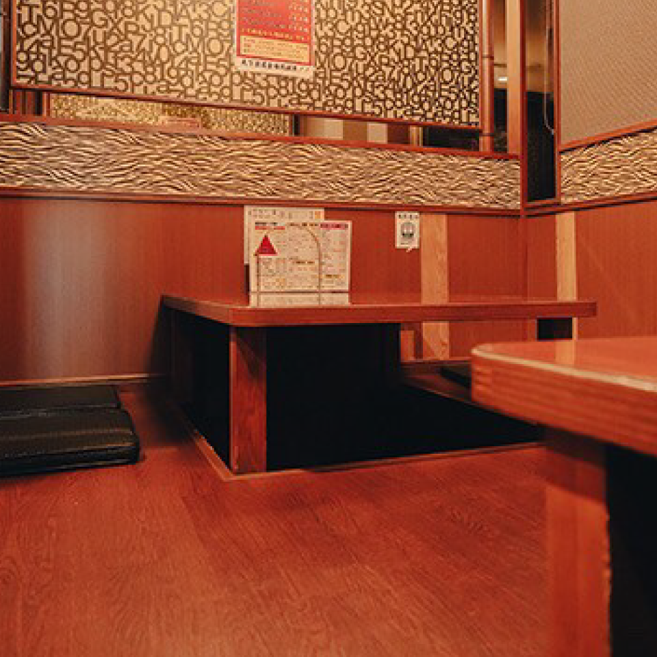 天下茶屋の大衆寿司と肉汁餃子「魚餃屋」店内写真NO.3