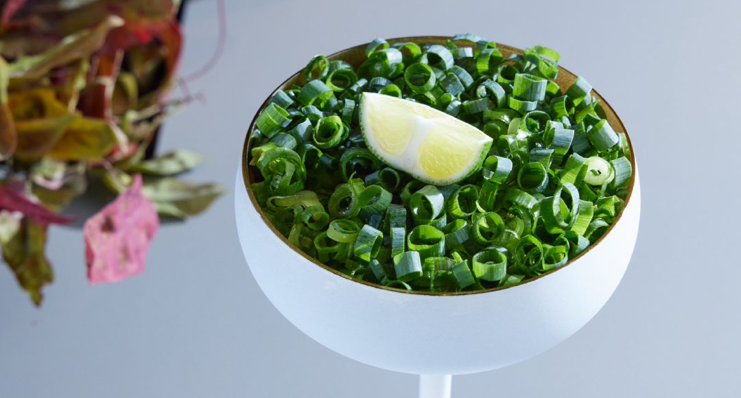 スタンドぱと梅田店の倭鴨ももたたき葱まみれ