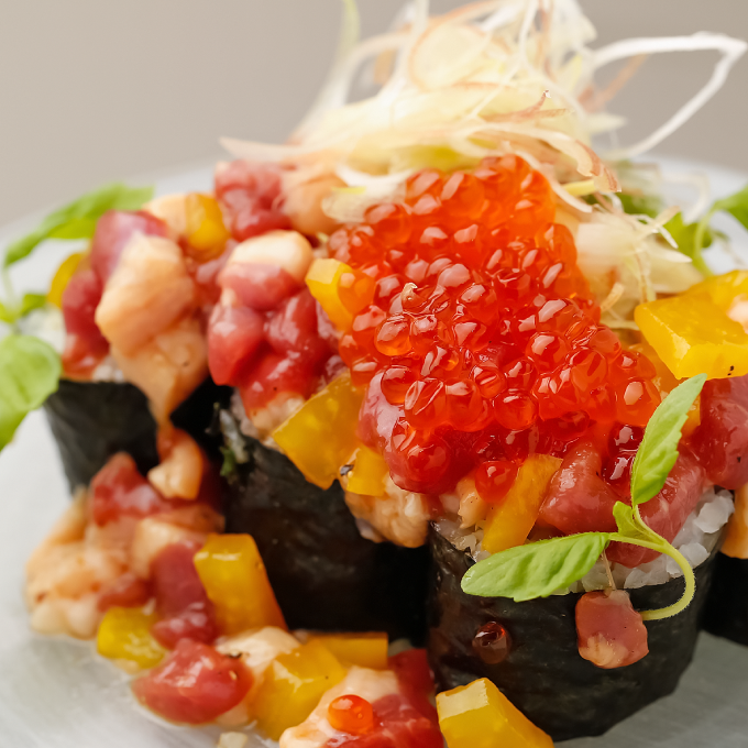 スタンドぱと梅田店の倭鴨トロたく巻き寿司