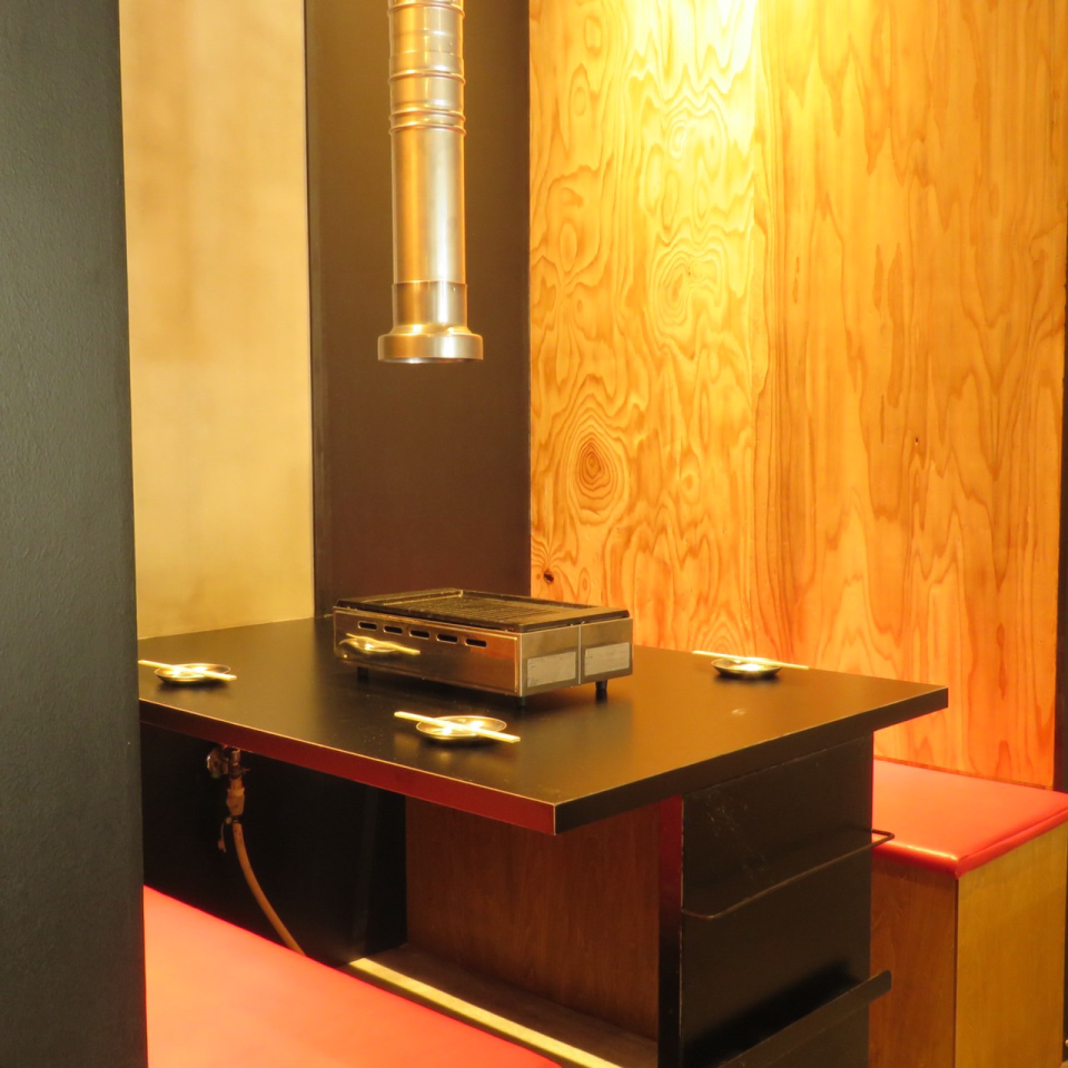 黒毛和牛食べ放題　焼肉結局たれ。梅田店店内写真NO.4