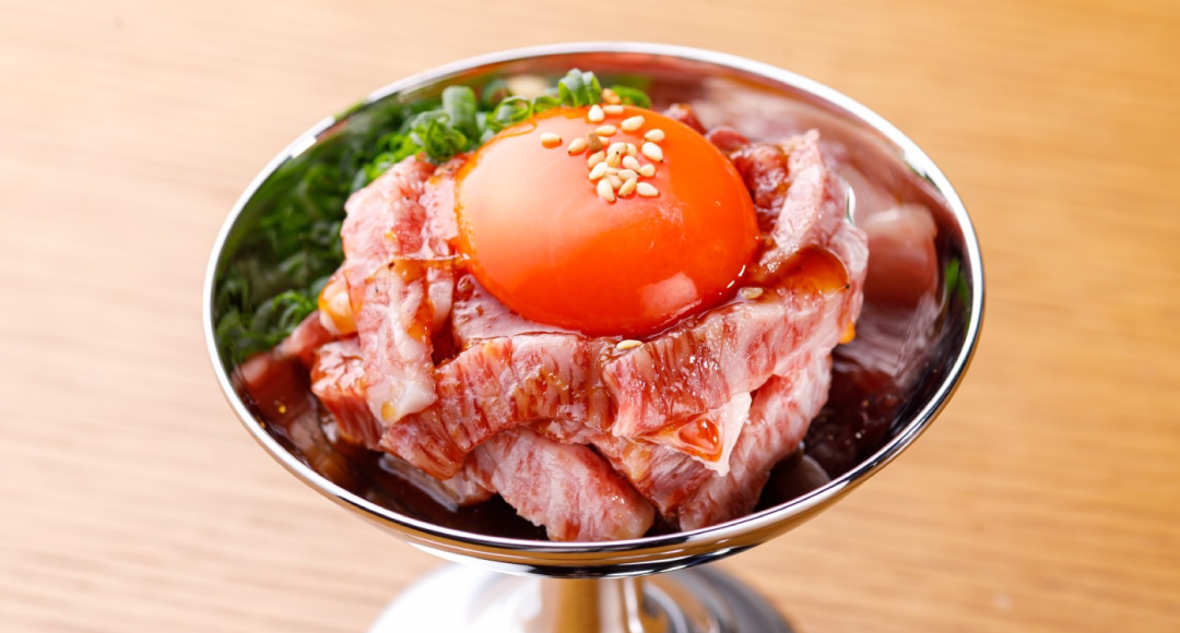 【名物】炙りユッケ